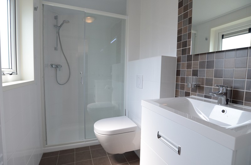texel_chalet_middenkamer_badkamer.jpg