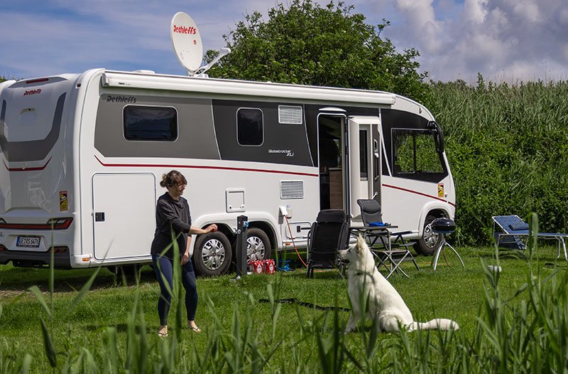 robbenjager-texel-camper-hond.jpg