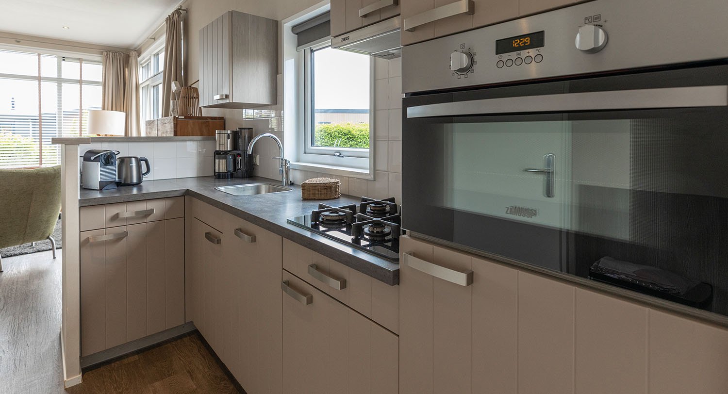 Chalet-09-keuken-robbenjager-texel-2024.jpg