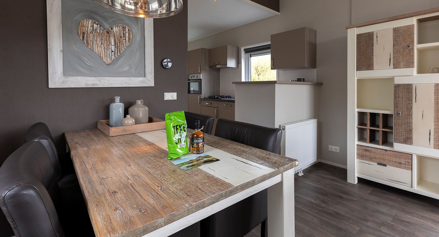 Chalet-17-eettafel-robbenjager-texel-2024.jpg