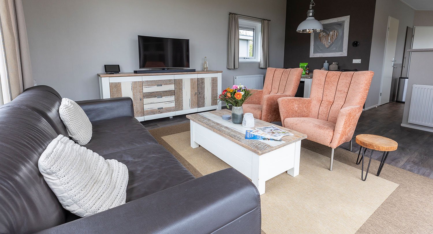 Chalet-17-woonkamer1-robbenjager-texel-2024.jpg
