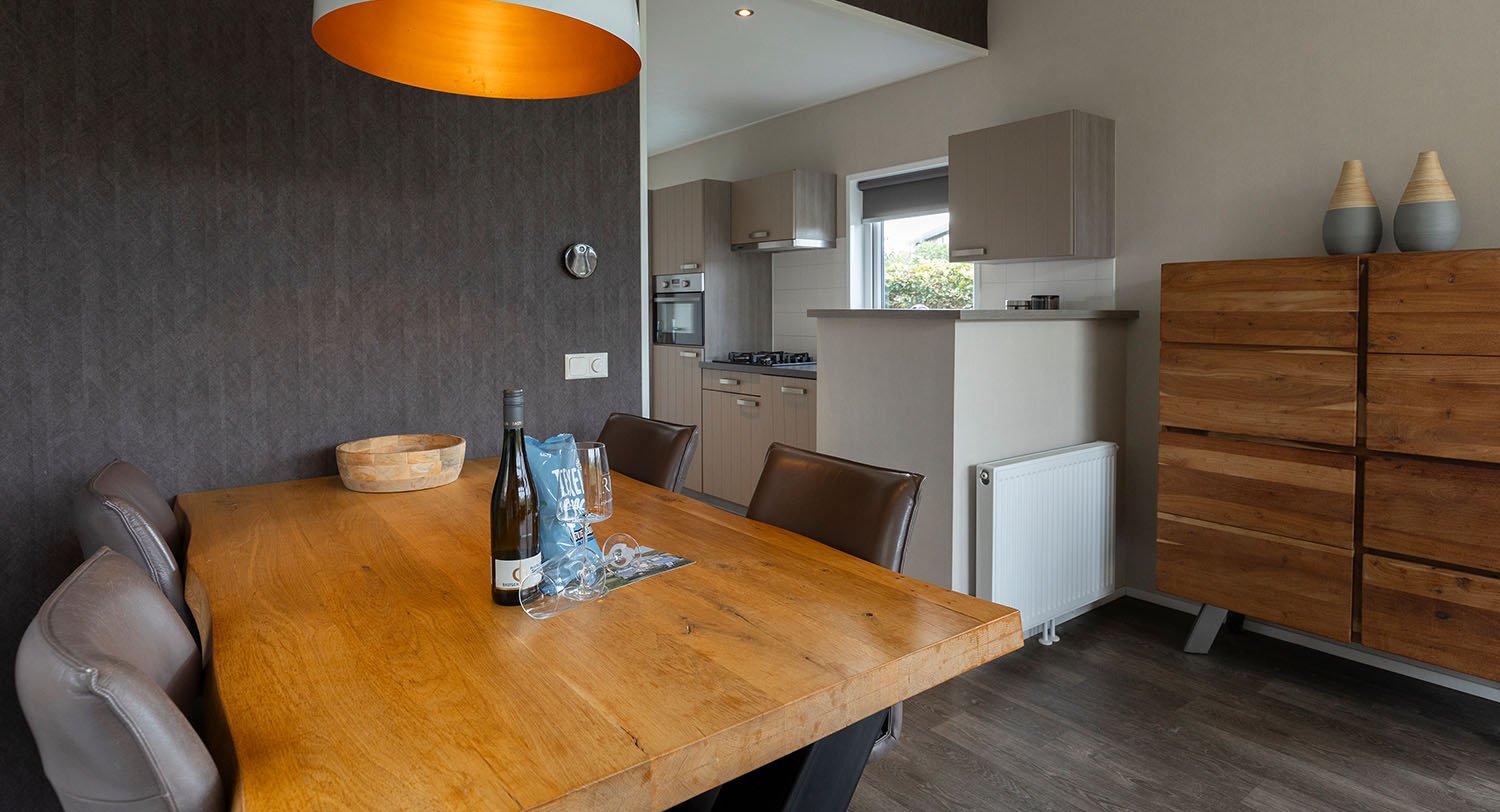 Chalet-14-eettafel-robbenjager-texel-2024-Hersteld.jpg