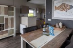 Chalet-11-eettafel-robbenjager-texel-2024-Hersteld.jpg
