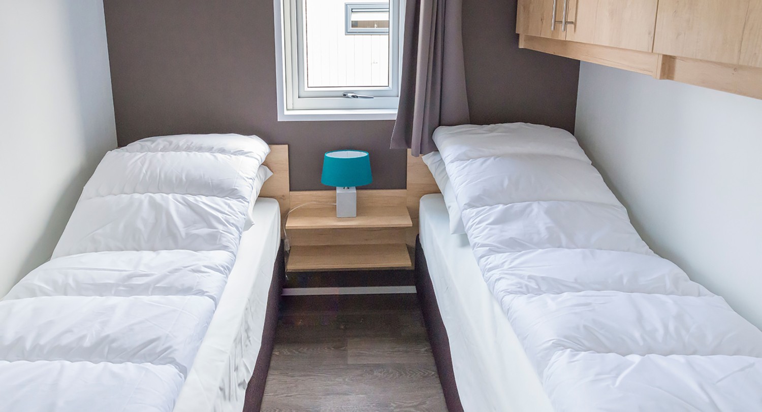 Chalet Duinpark De Robbenjager Texel 2e slaapkamer.jpg