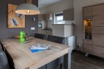 Chalet-06-eettafel-robbenjager-texel-2024.jpg