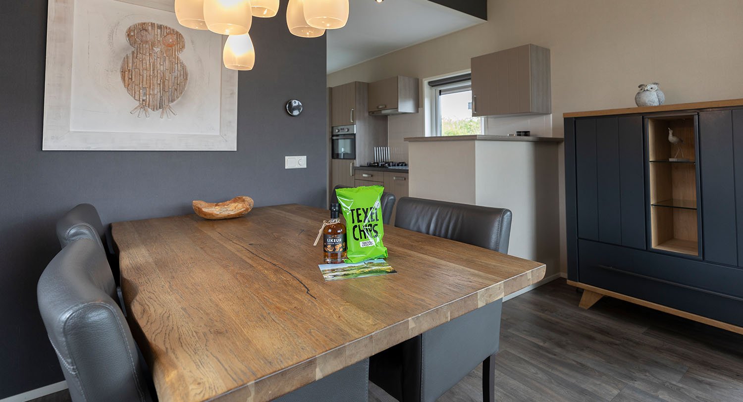 Chalet-16-eettafel-robbenjager-texel-2024.jpg