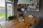 Chalet-31-eettafel-robbenjager-texel-2024.jpg