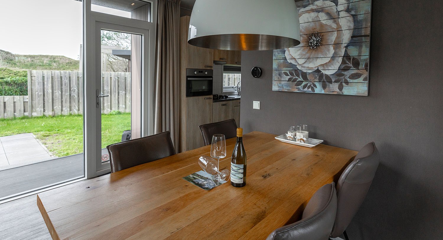 Chalet-31-eettafel-robbenjager-texel-2024.jpg
