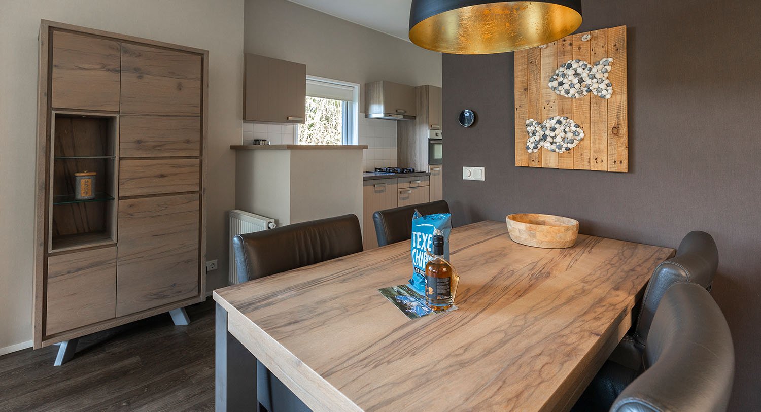 Chalet-18-eettafel-robbenjager-texel-2024.jpg