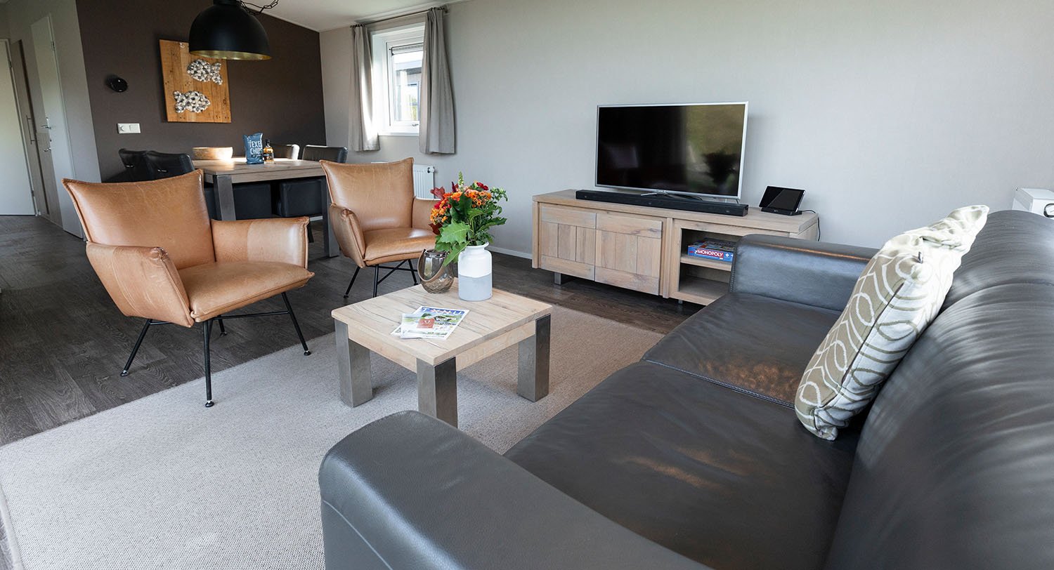 Chalet-18-woonkamer1-robbenjager-texel-2024.jpg