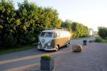 Bus campers op camping De Robbenjager Texel 03.jpg