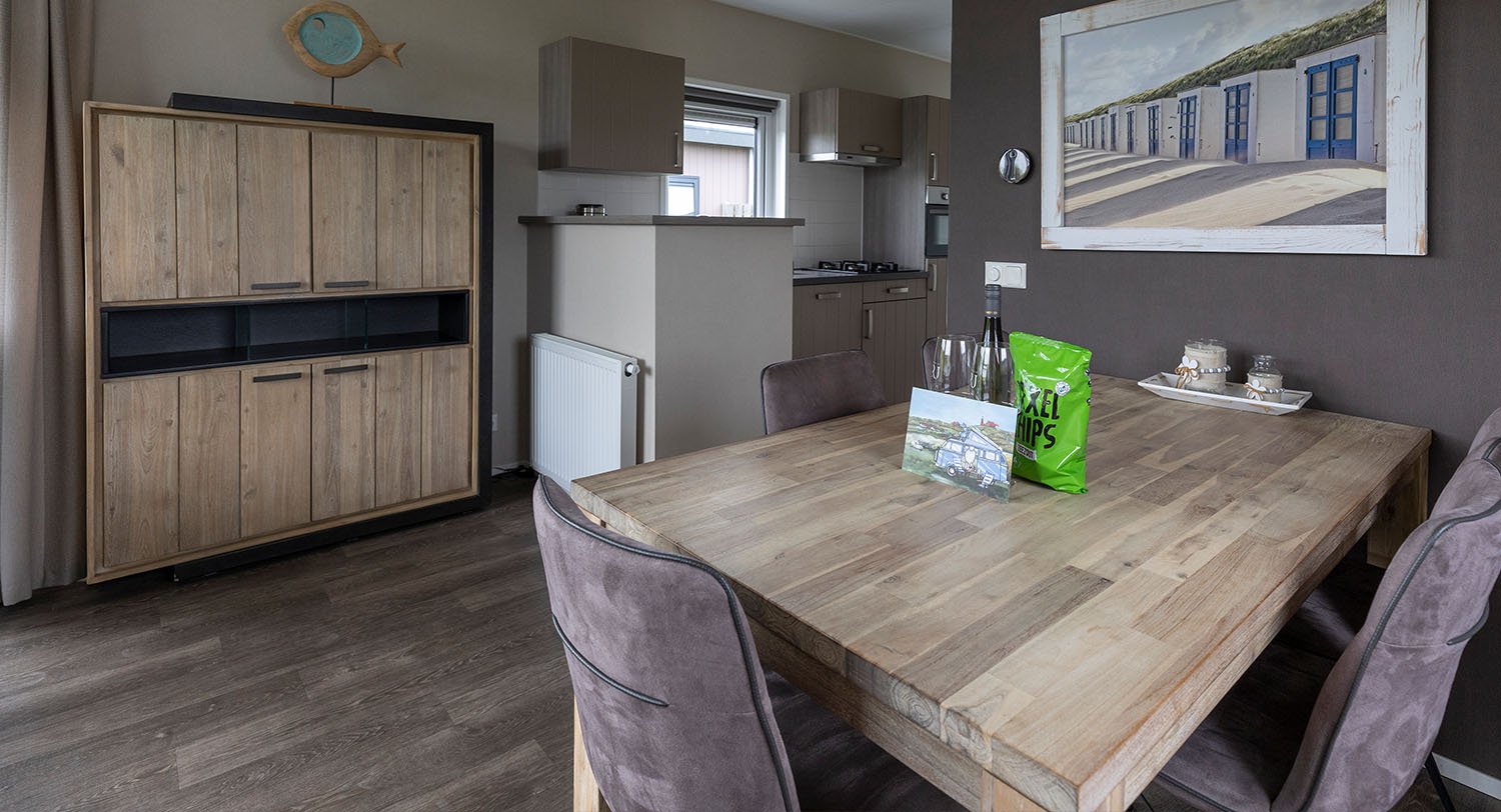 Chalet-21-eettafel-robbenjager-texel-2024.jpg