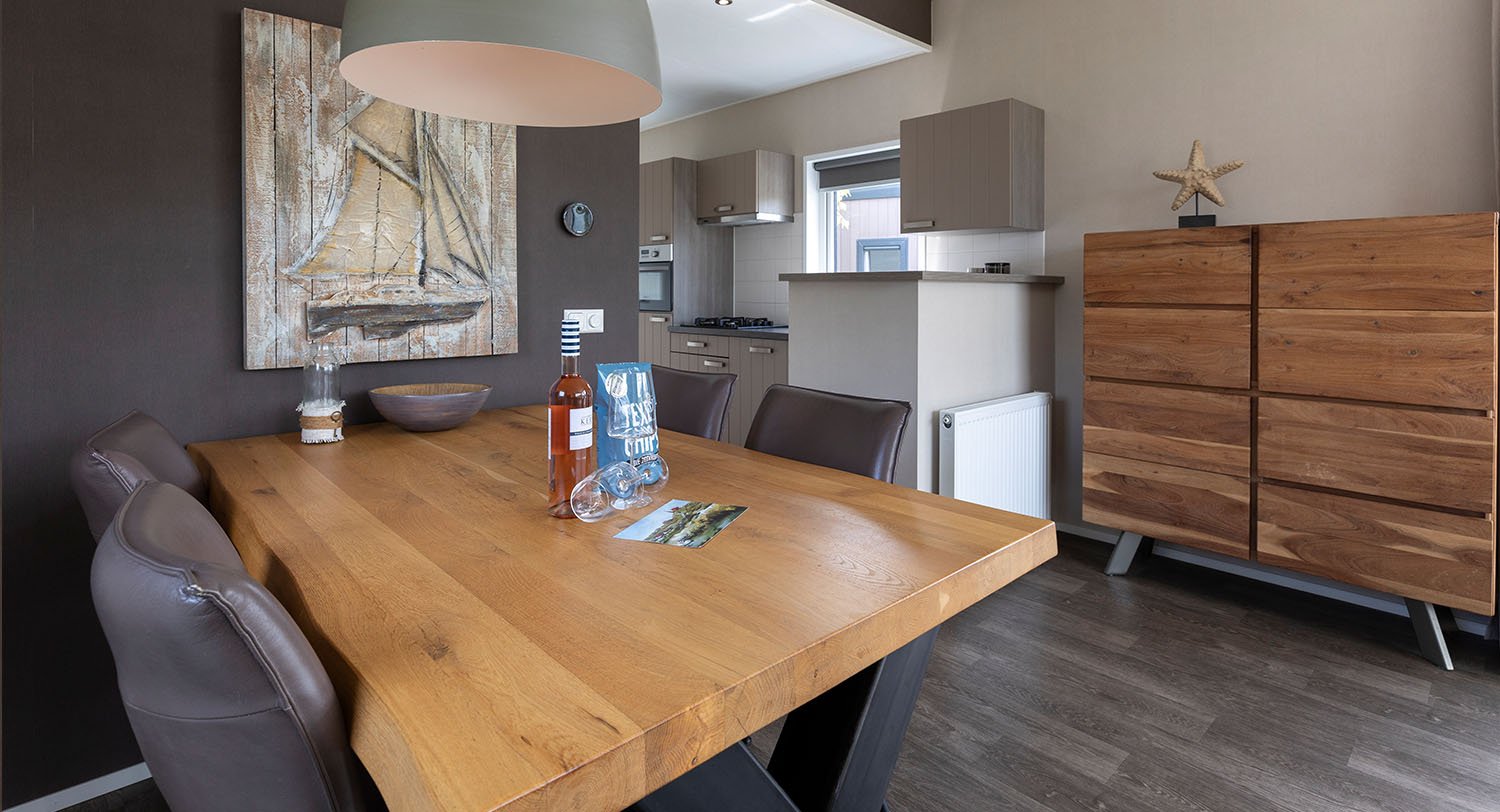 Chalet-34-eettafel-robbenjager-texel-2024.jpg