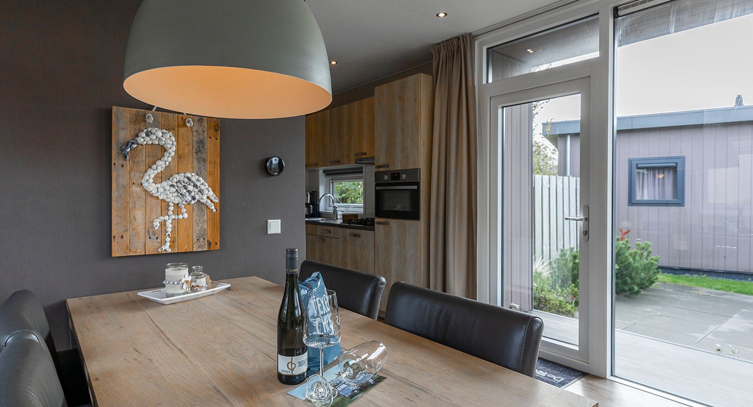 Chalet-35-eettafel-robbenjager-texel-2024.jpg