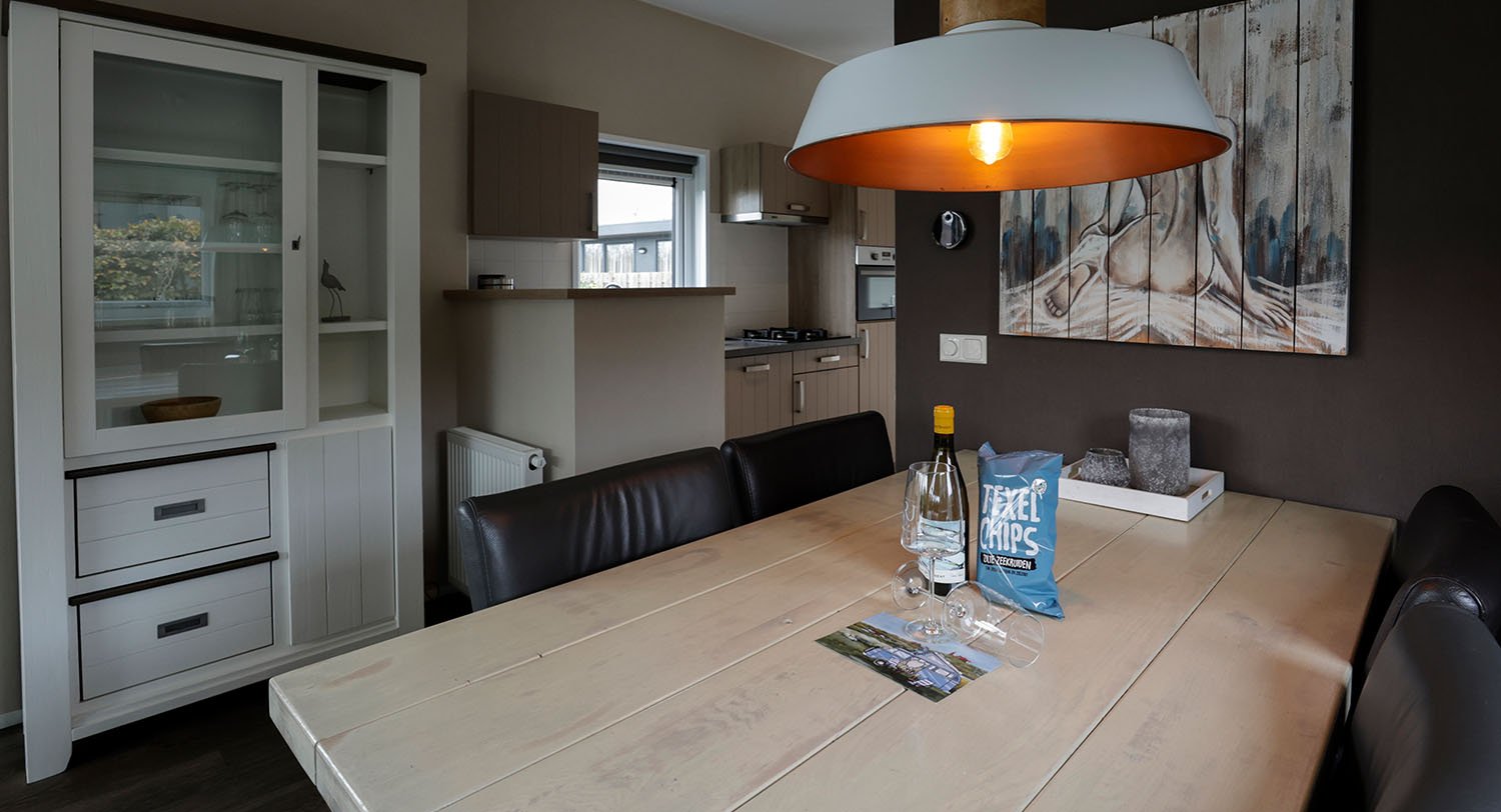 Chalet-30-eettafel-robbenjager-texel-2024.jpg