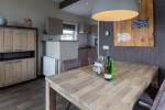 Chalet-13-eettafel-robbenjager-texel-2024-Hersteld.jpg