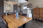 Chalet-34-eettafel-robbenjager-texel-2024.jpg