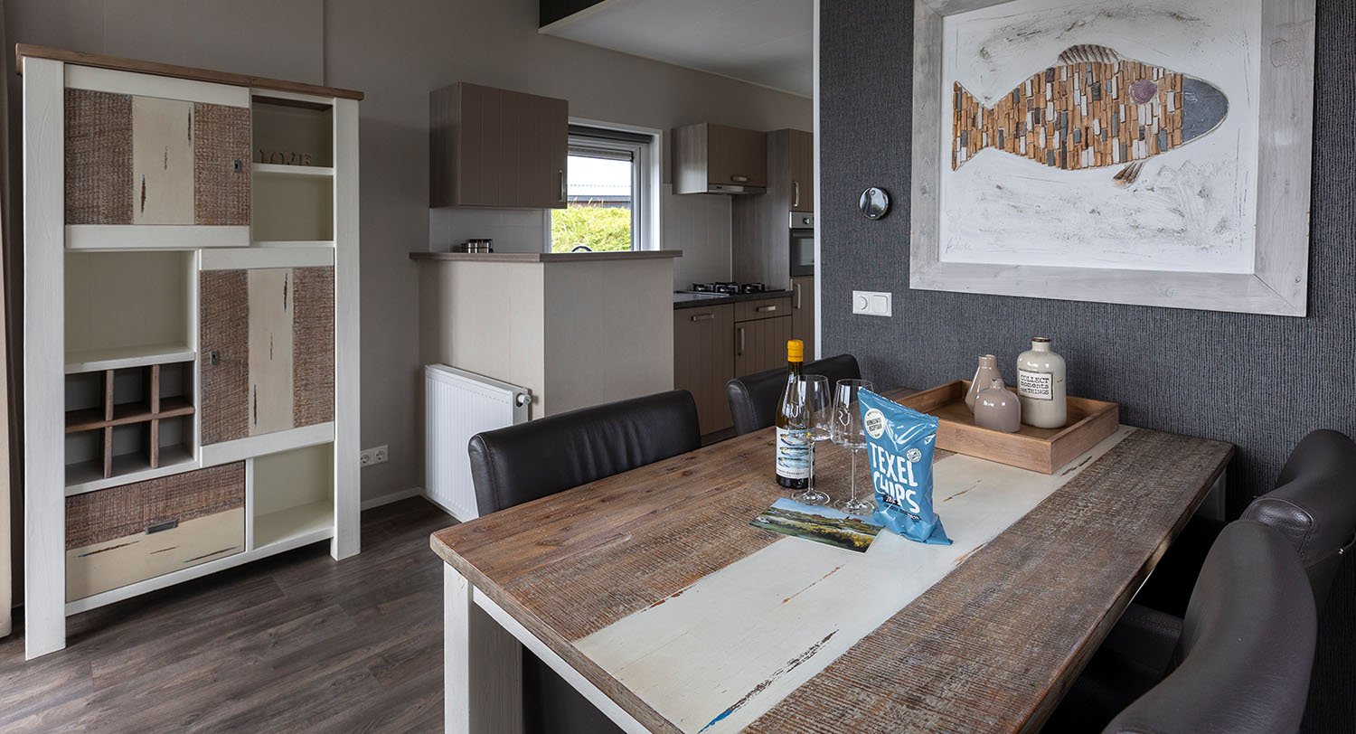 Chalet-11-eettafel-robbenjager-texel-2024-Hersteld.jpg