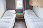Chalet Duinpark De Robbenjager Texel 2e slaapkamer.jpg