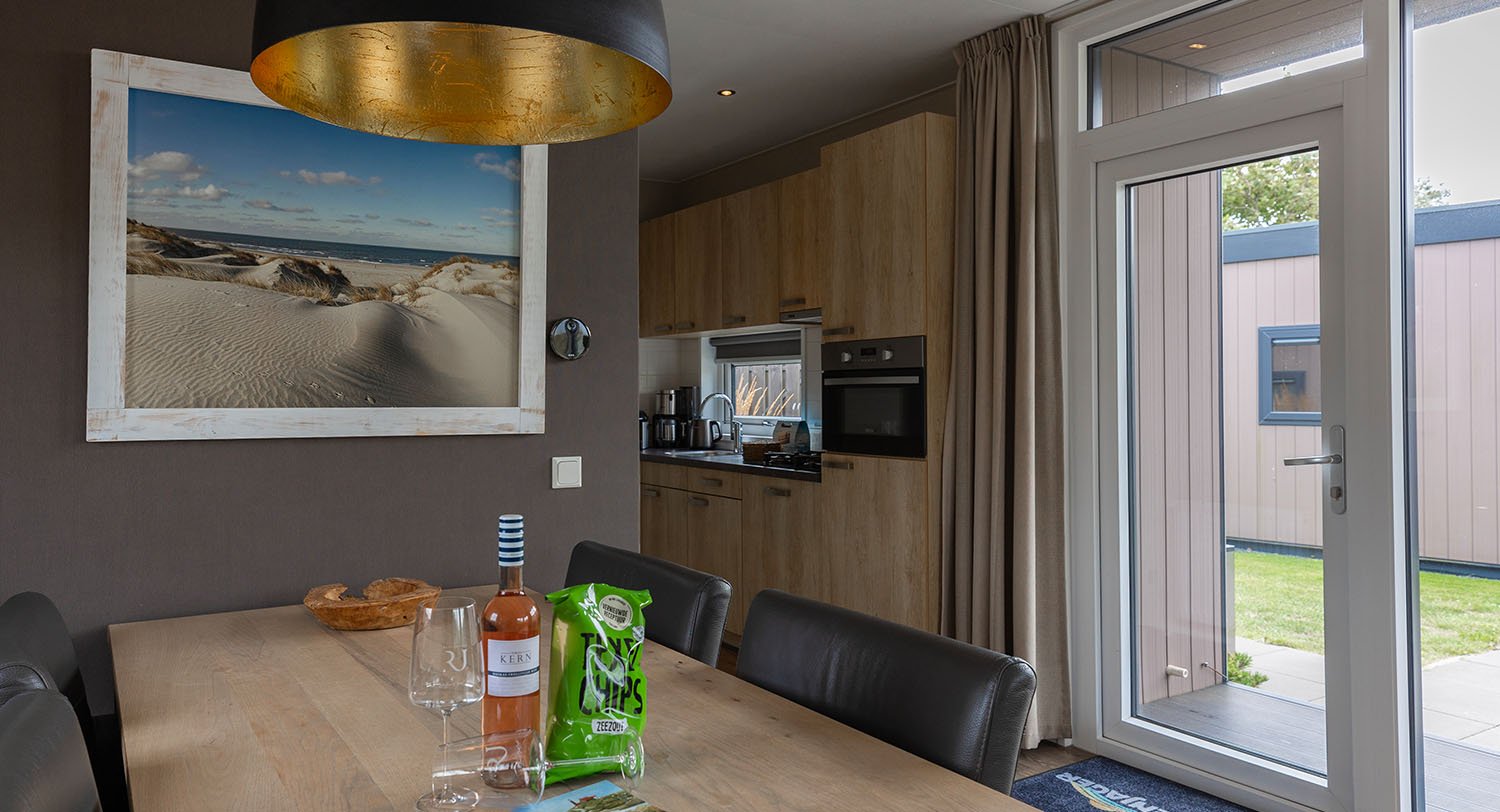 Chalet-36-eettafel-robbenjager-texel-2024.jpg