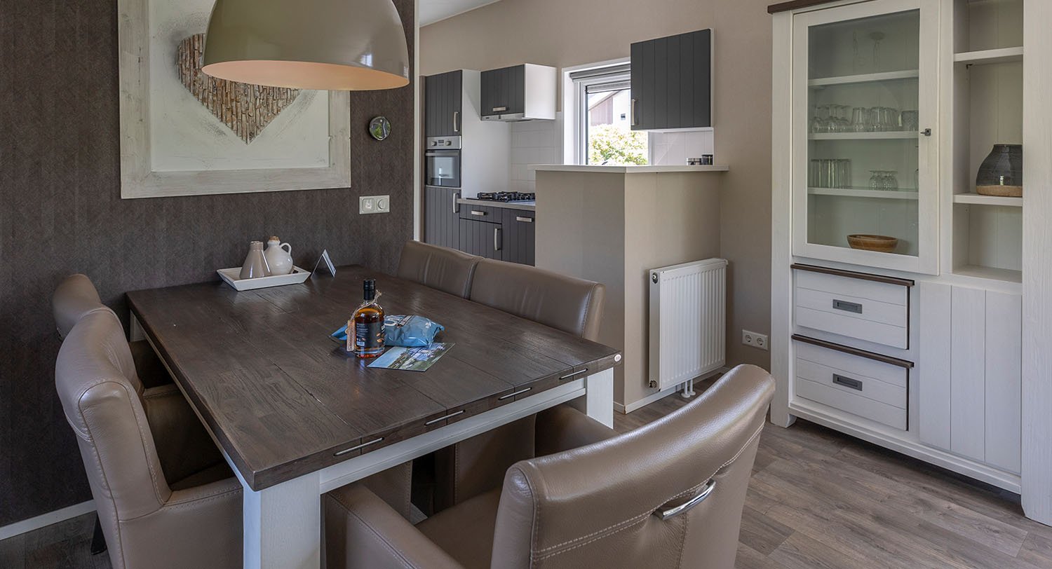 Chalet-19-eettafel-robbenjager-texel-2024.jpg